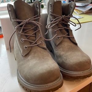 New women’s grey suede timberland boots size 7.5